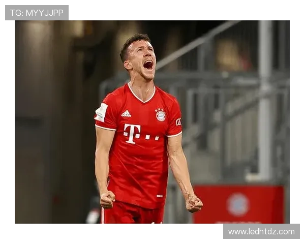 [德甲]萨拉萨尔开出角球 卡明斯基头球入网.