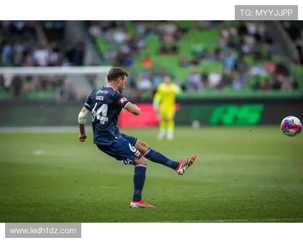 澳媒：马塔肘部受伤包扎完赛